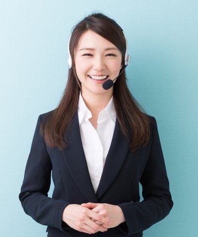 相談を受ける工事保険のアドバイザー